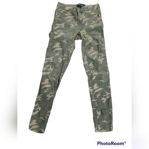 SEDUCTION ARMY PANTS. SIZE 9